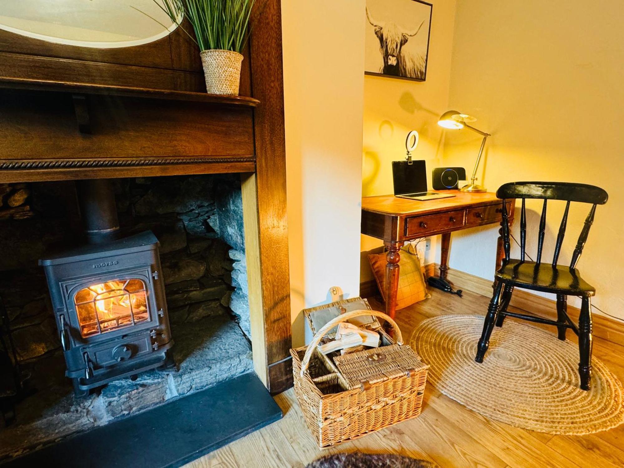 Rosemount Cottage Two - Highland Cottage Garve Eksteriør billede