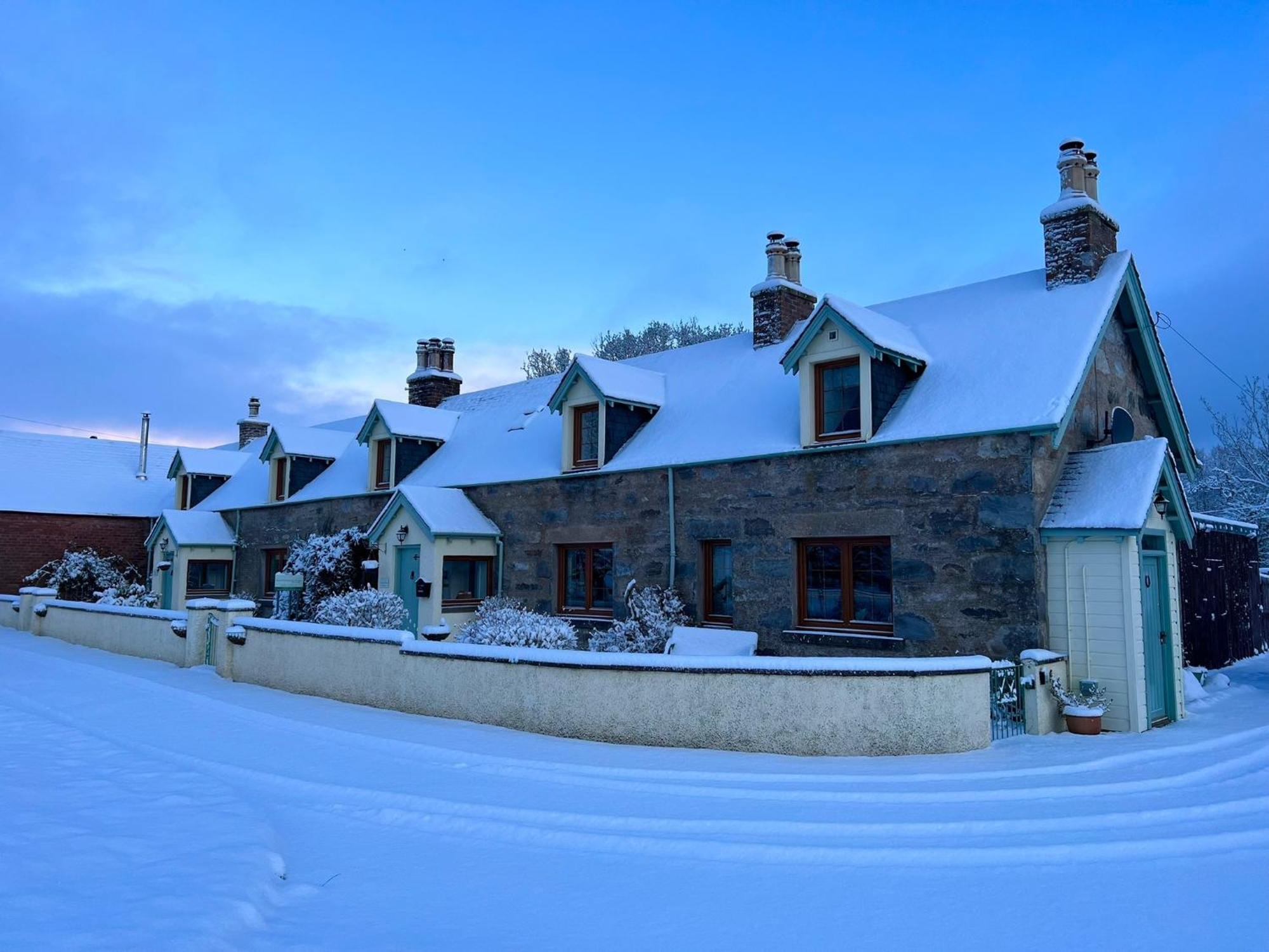 Rosemount Cottage Two - Highland Cottage Garve Eksteriør billede